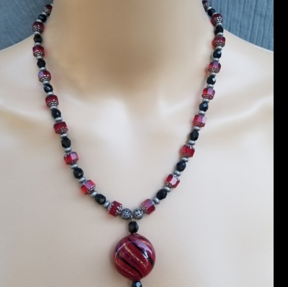 VINTAGE BLOWN & FACETED ART GLASS BEAD NECKLACE - Picture 1 of 4